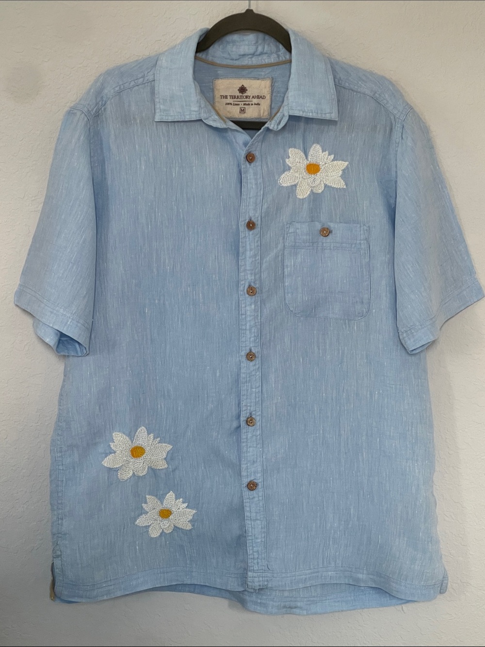 The Territory Ahead Men's M 100% Linen Shirt Blue Crochet Daisy Floral